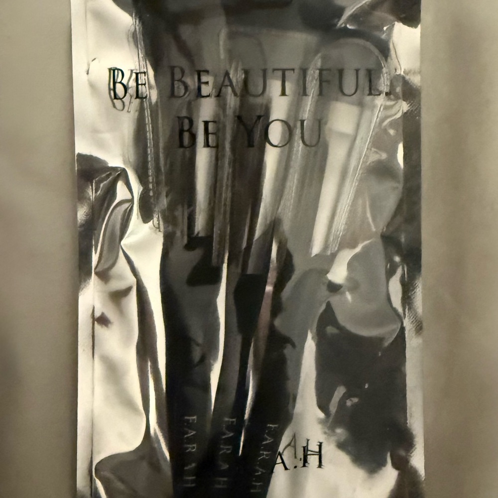 Farah Brush Set with Black Handles
